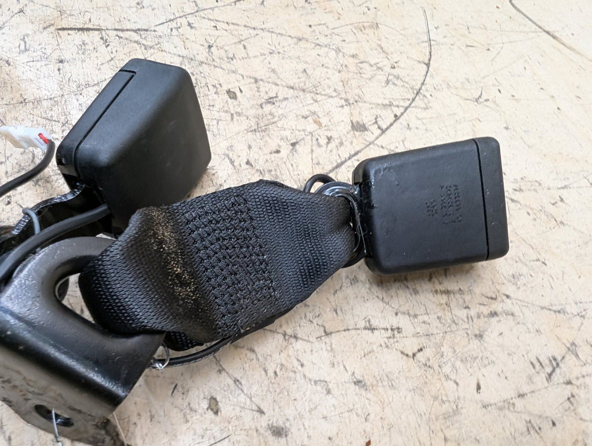 OEM BMW F95 F96 G05 G06 X5 X6 Rear Right Passenger 2nd Row Seat Belt Buckle