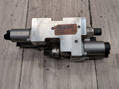 BMW X5 (E70) DYNAMIC DRIVE SUSPENSION HYDRAULIC VALVE BLOCK 37206782737