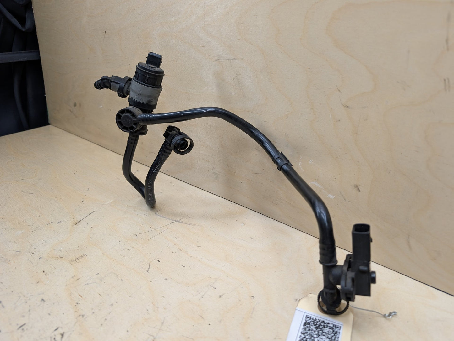 2012-2018 BMW 328i F30 Fuel Tank Ventilation Breather Valve 7636144