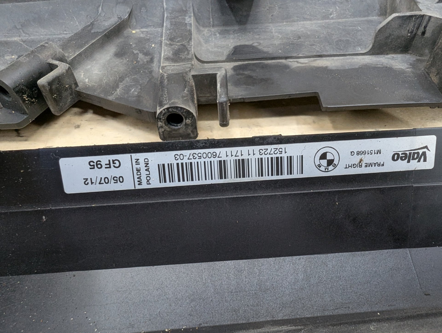 2012-2018 BMW 320i F30 Cooling Radiator Brackets SET 7600537