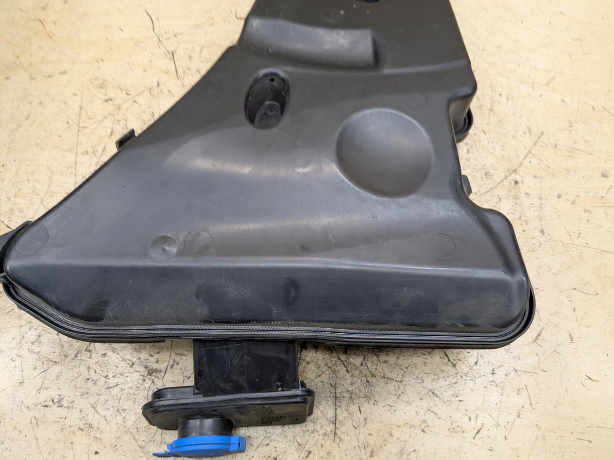 OEM BMW G12 G30 540 M550 750 M760 Windshield Wiper Washer Reservoir Tank Pump