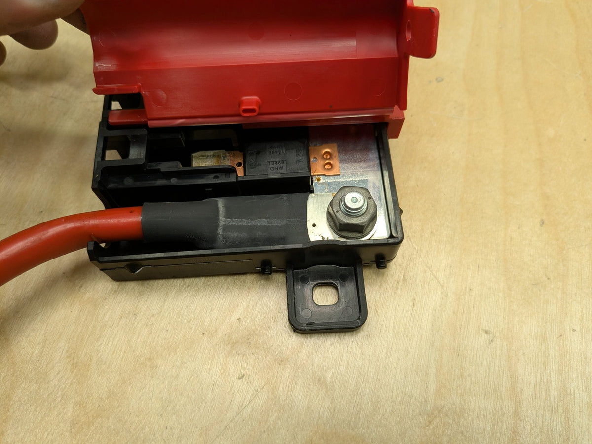 OEM BMW F22 F30 F32 F36 F80 F82 Positive Battery Distributor B+ Power Fuse Box