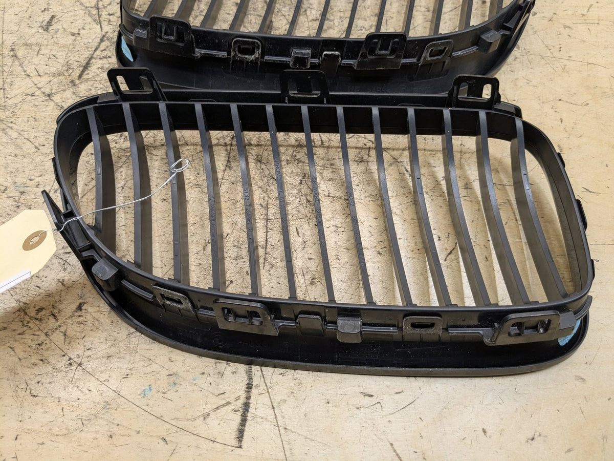 2007-2013 BMW 328i E92 Upper Bumper Cover Kidney Grilles SET 7254969 OEM
