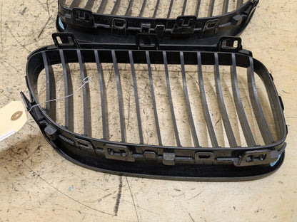 2007-2013 BMW 328i E92 Upper Bumper Cover Kidney Grilles SET 7254969 OEM