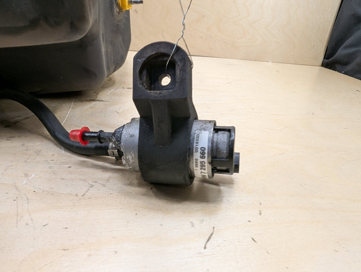 BMW F30 F31 328D N47T Diesel Exhaust Fluid Def Scr Active Tank Pump OEM
