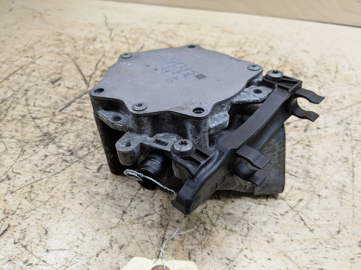 2012-2018 Audi C7 A6 CYNB Engine Motor Vacuum Pump 06L145100F