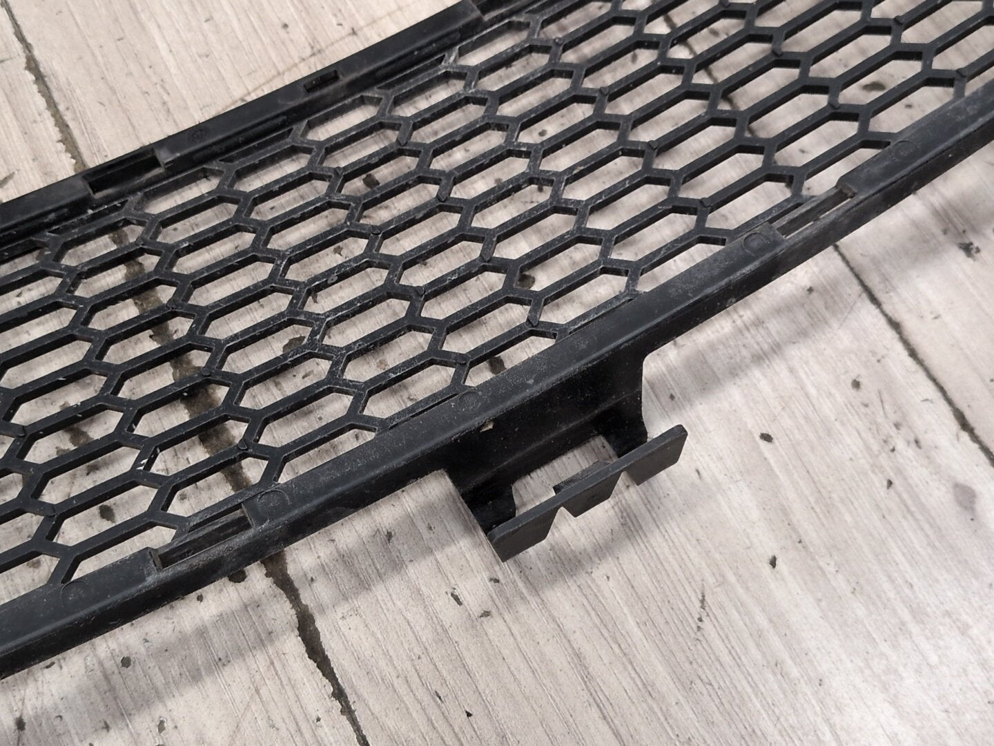 2004-2010 BMW M6 E64 Front Middle Center Bumper Cover Grille 7898287 OEM
