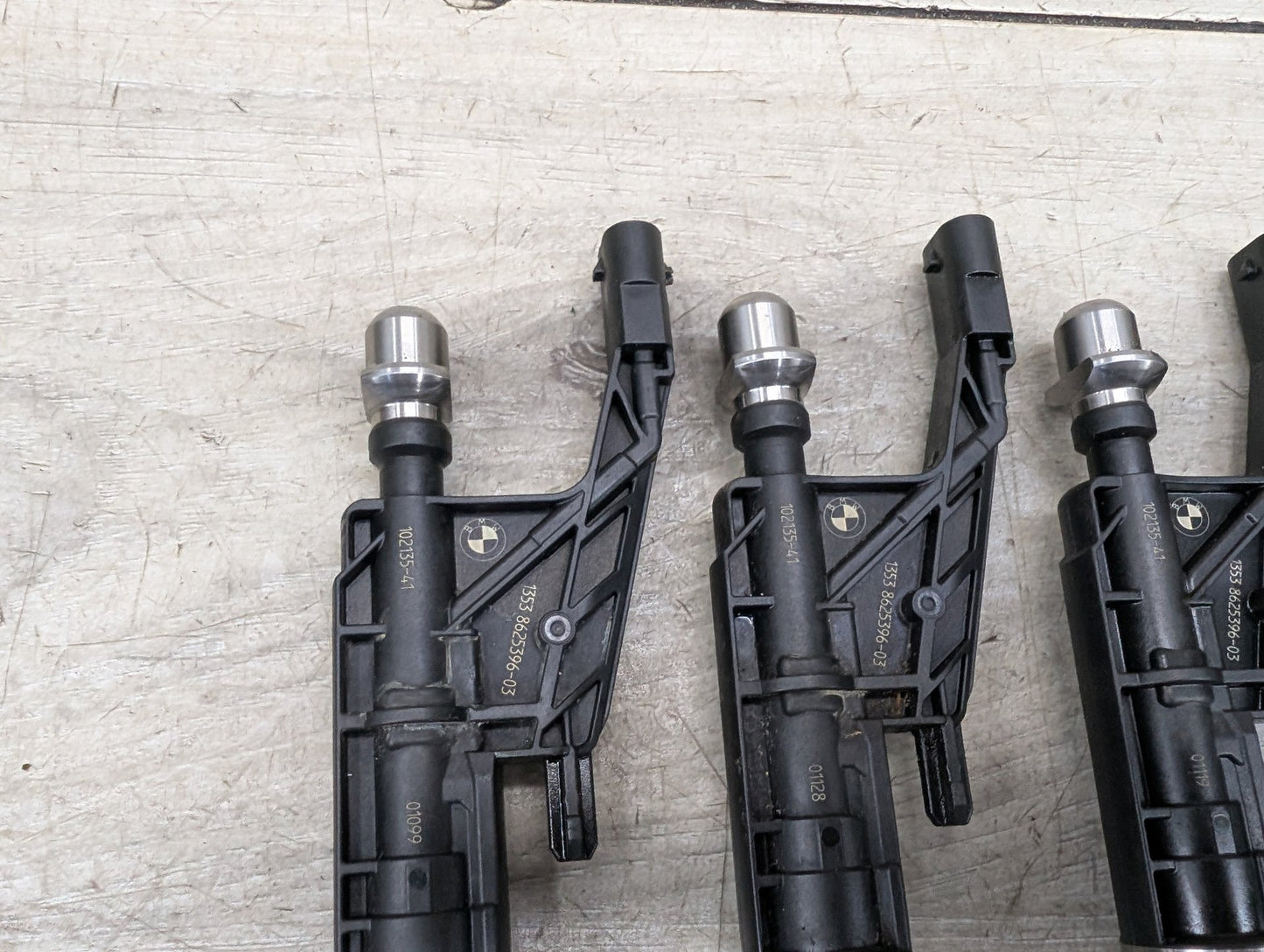 BMW G30 530i B46B20O0 Engine Motor Injector SET 8625396