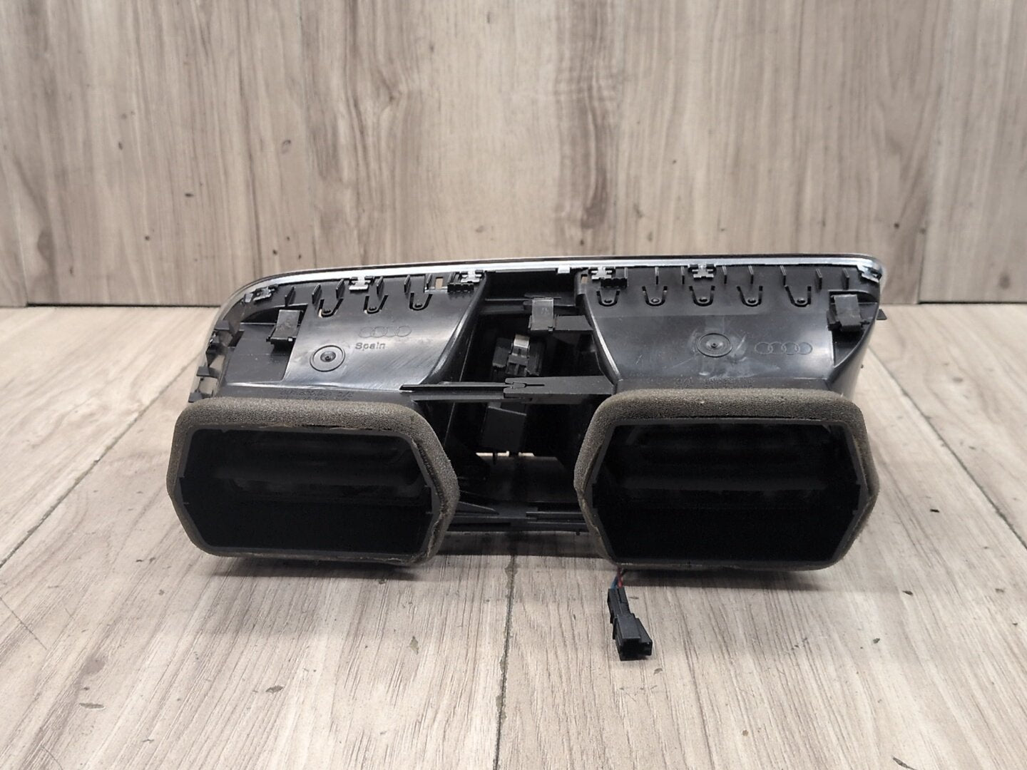 2015-2018 Audi Q3 8U Dashboard Dash Board Middle Center Air Vent 8U1820951C