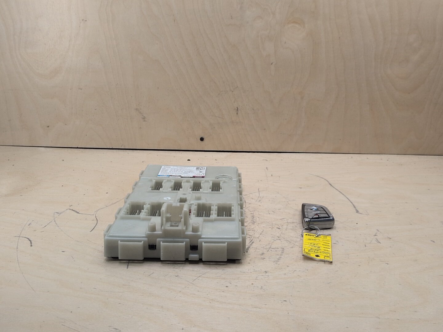 2016-2022 BMW 750i G12 Bdc Body Domain Fem Control Module w/ Key 6820916