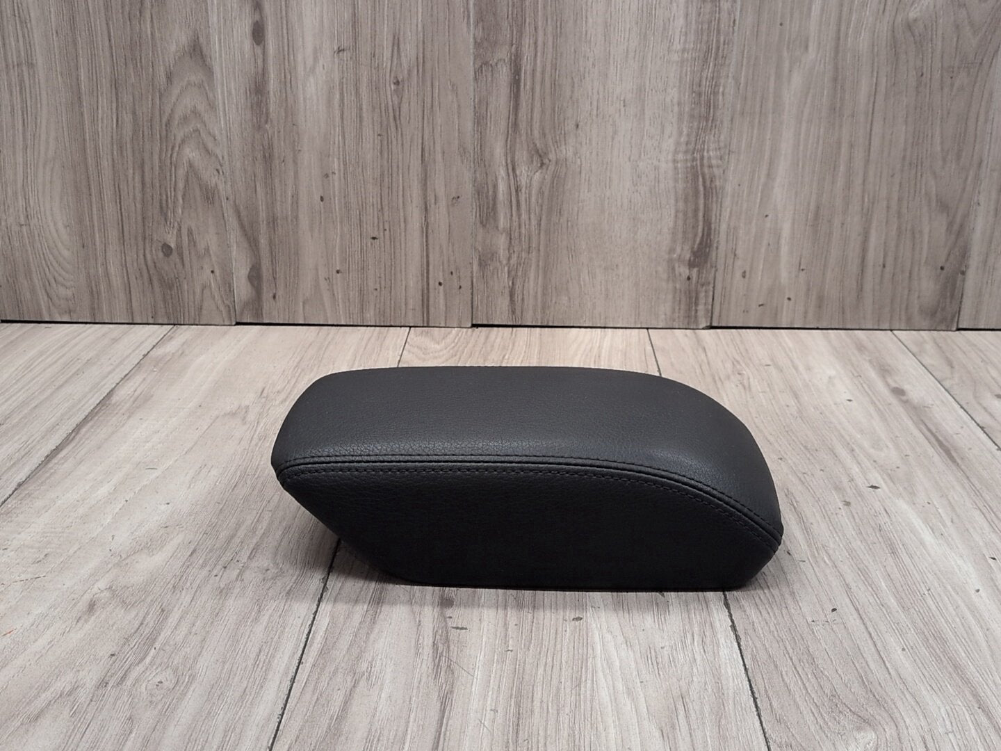 2015-2018 Audi Q3 8U Center Console Armrest Arm Rest 8U0864207N