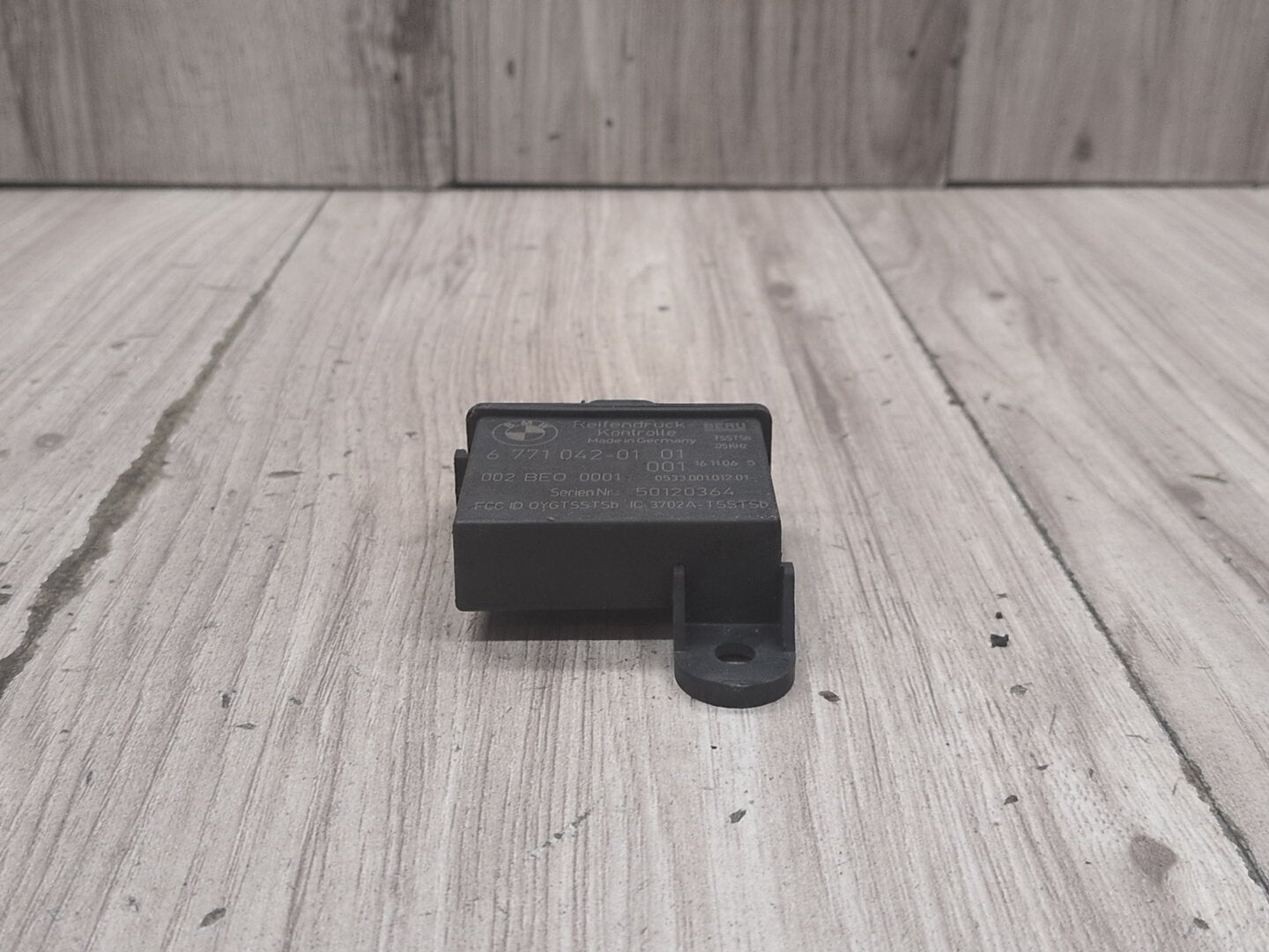 OEM BMW E85 E88 E90 E92 Z4 Transmitter Tire Pressure Monitor Sensor TPMS RDC
