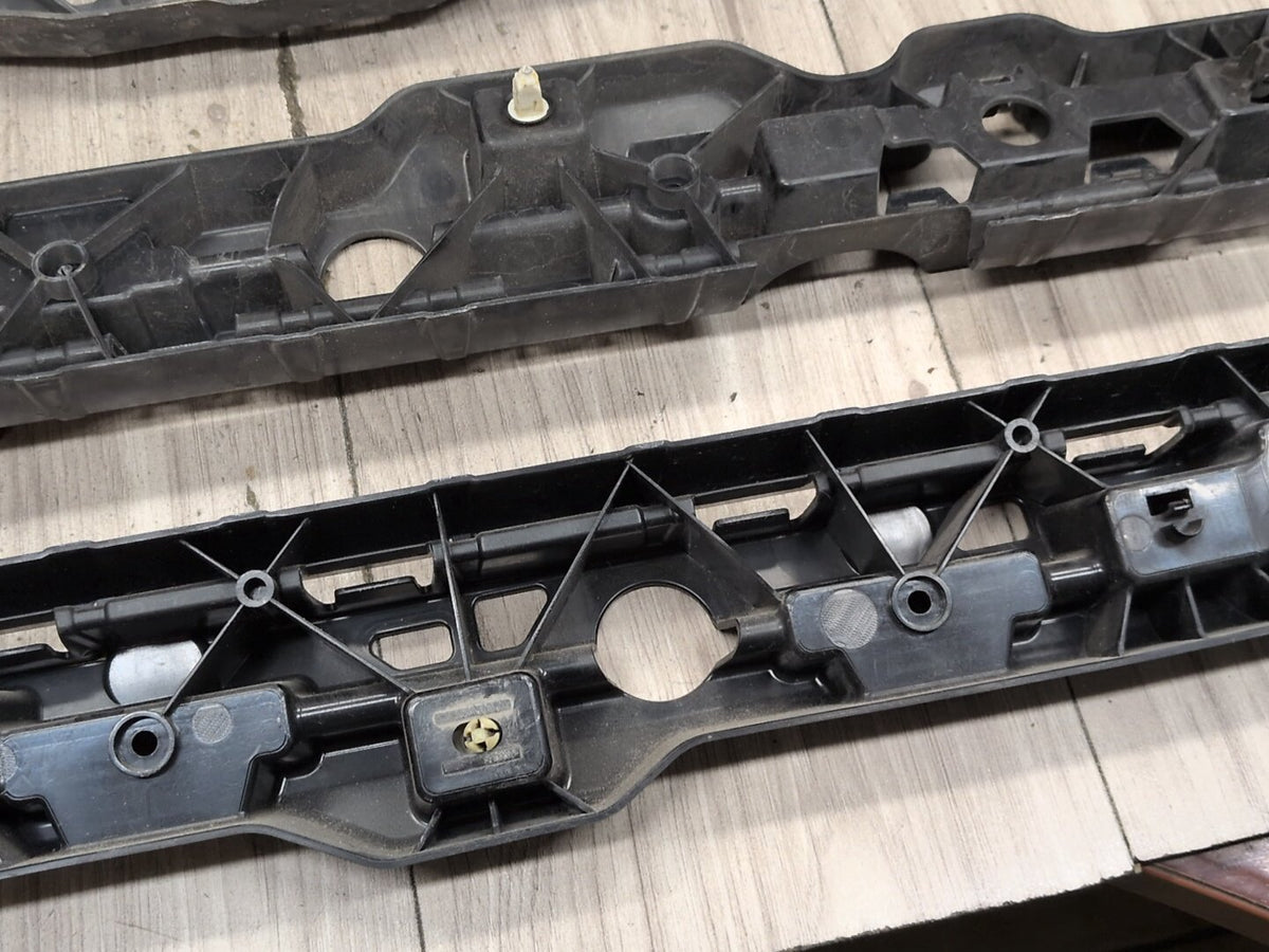 2017-2023 BMW M550i G30 Left Driver Side Skirt Rocker Panel Brackets SET 7387347 OEM