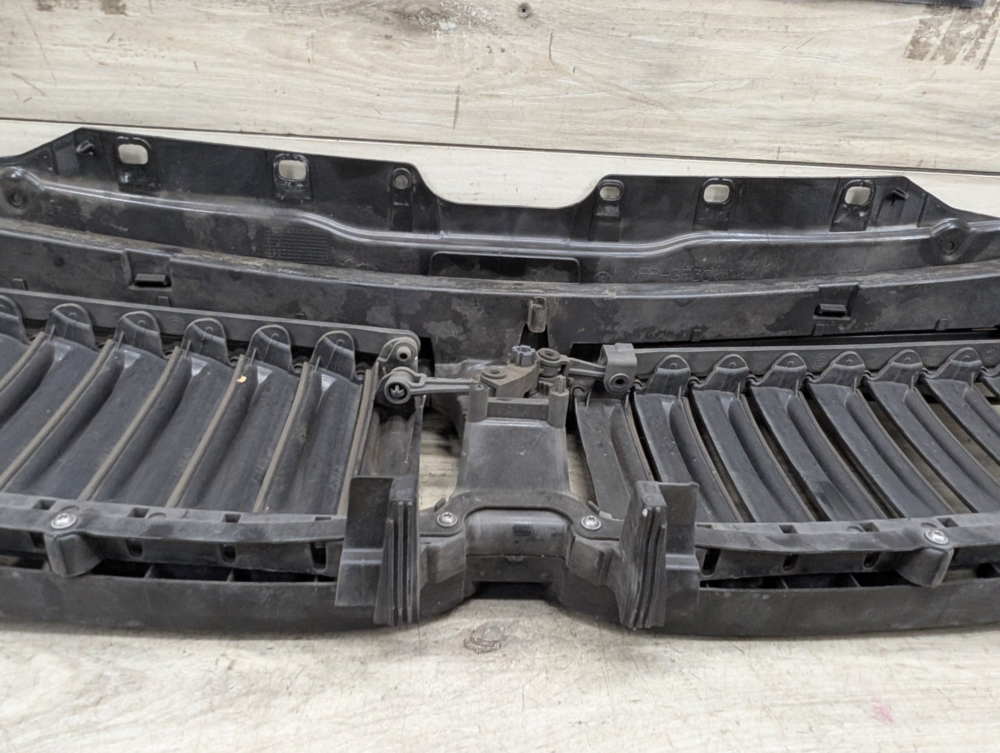 2017-2023 BMW 530i G30 Front Bumper Radiator Air Flap Shutter w/ Kidney Grilles 7497279