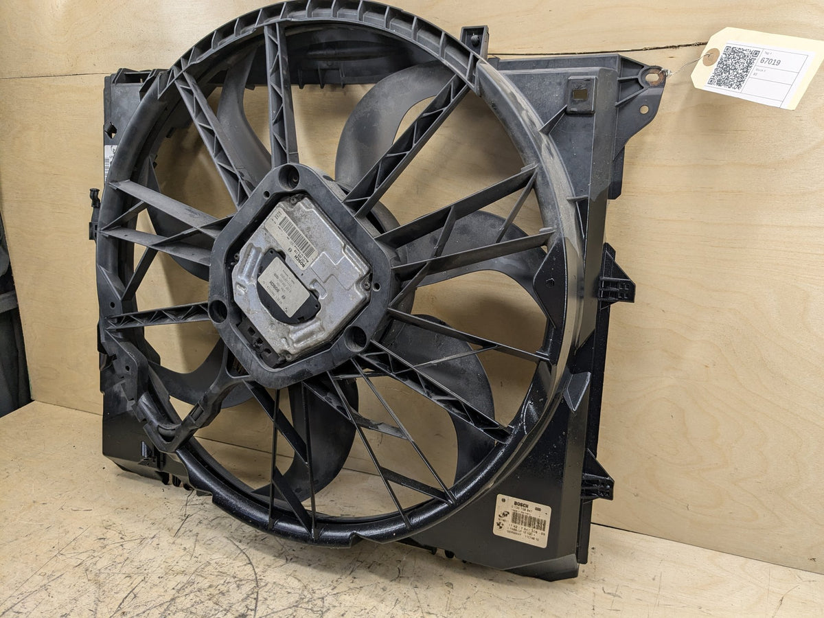 2007-2013 BMW 328i E92 Radiator Cooling Fan Shroud Assembly SET 7581653