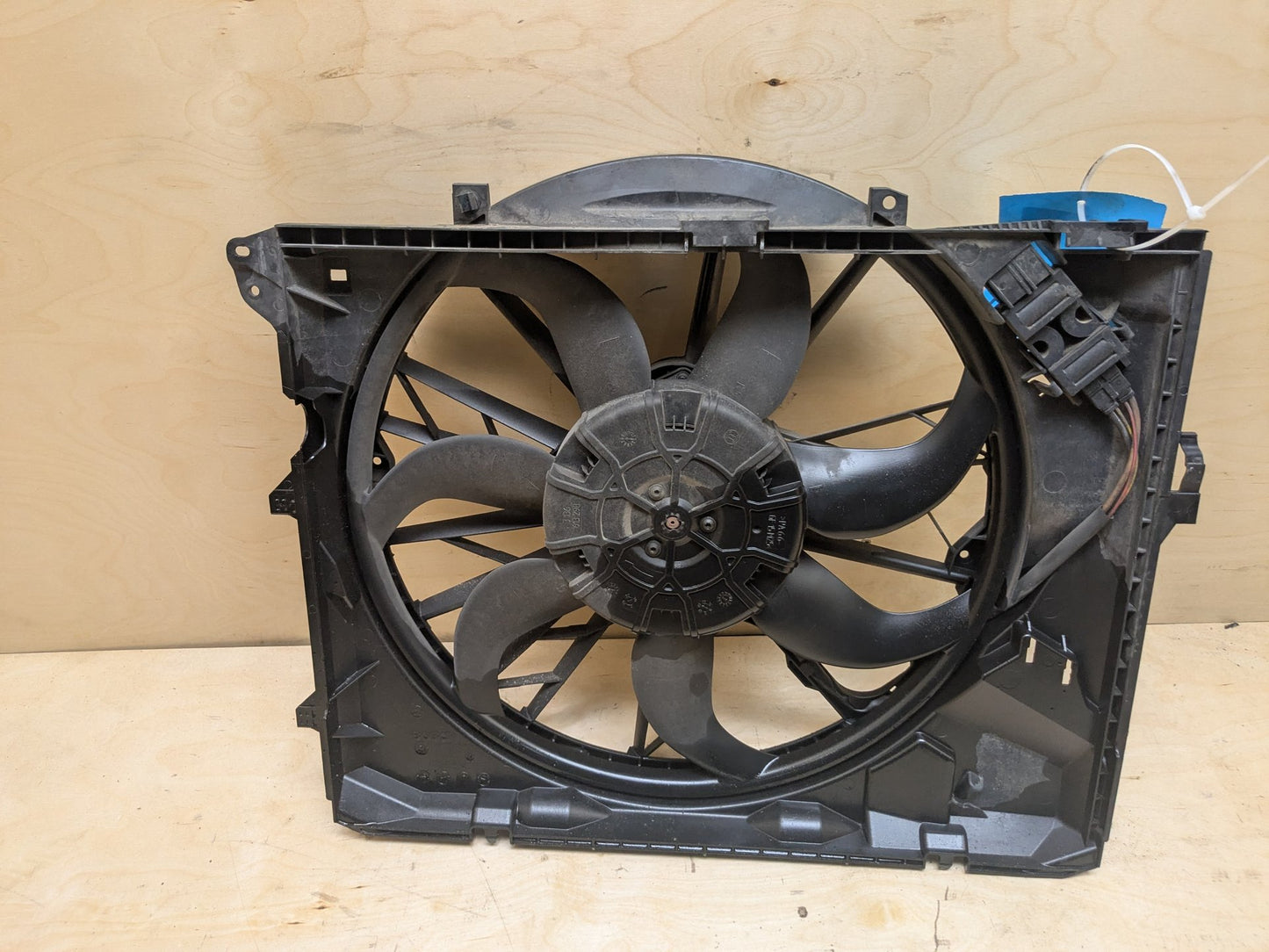 2007-2013 BMW 328i E93 Radiator Fan Shroud Housing w/ Motor 5A3F107