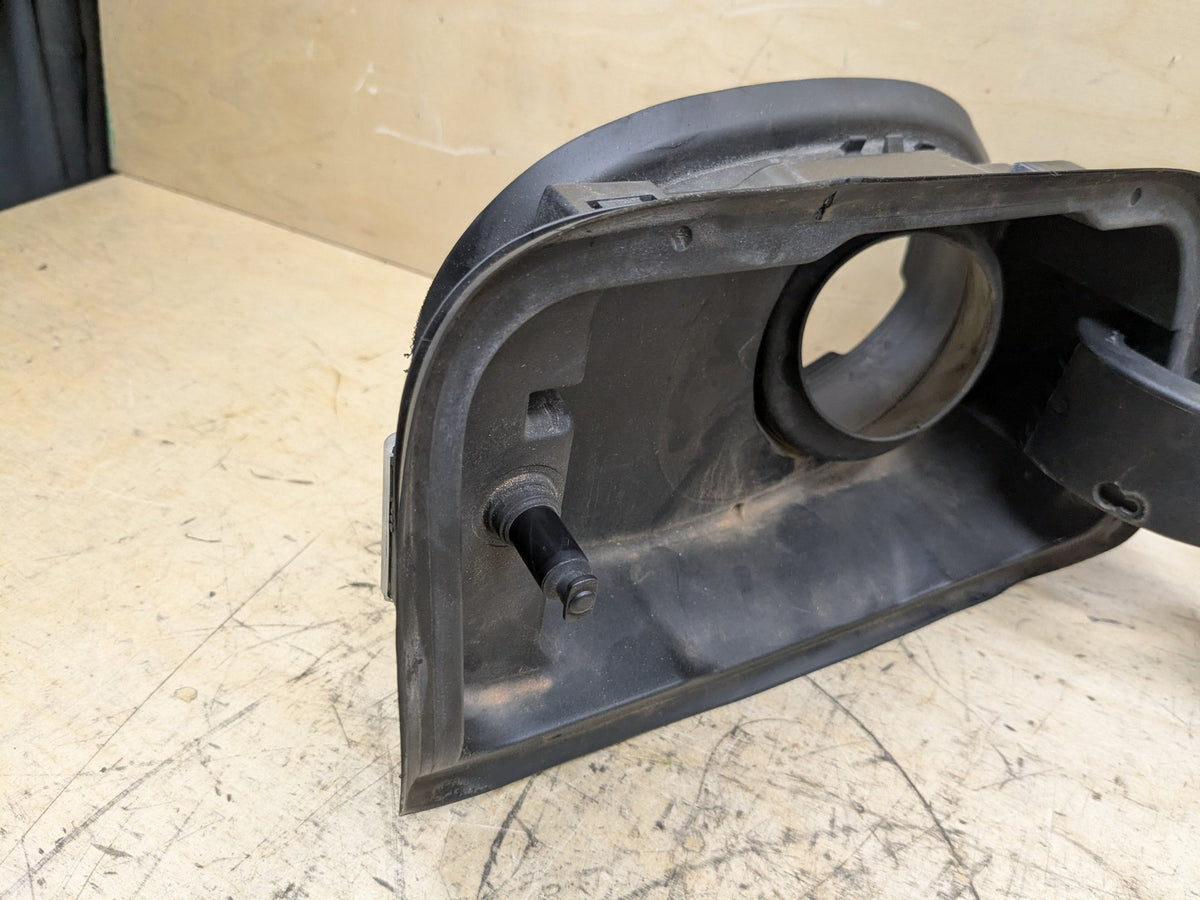 2018-2023 BMW M550i G30 Gas Cover Assembly 7387939 OEM