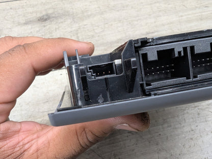 2008-2013 BMW 128i E82 Headliner Overhead Dome Light Switch Module 9180037