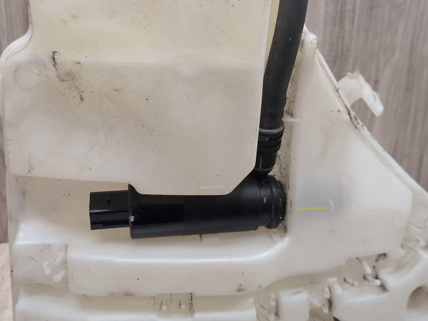 2014 - 2018 BMW X5 F85 Windshield Reservoir Tank Assembly 7292424 S63B44T2