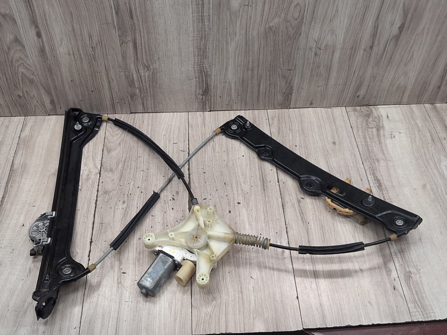 2012-2018 BMW M6 F06 Front Left Driver Door Window Glass Regulator w/ Motor 7275397