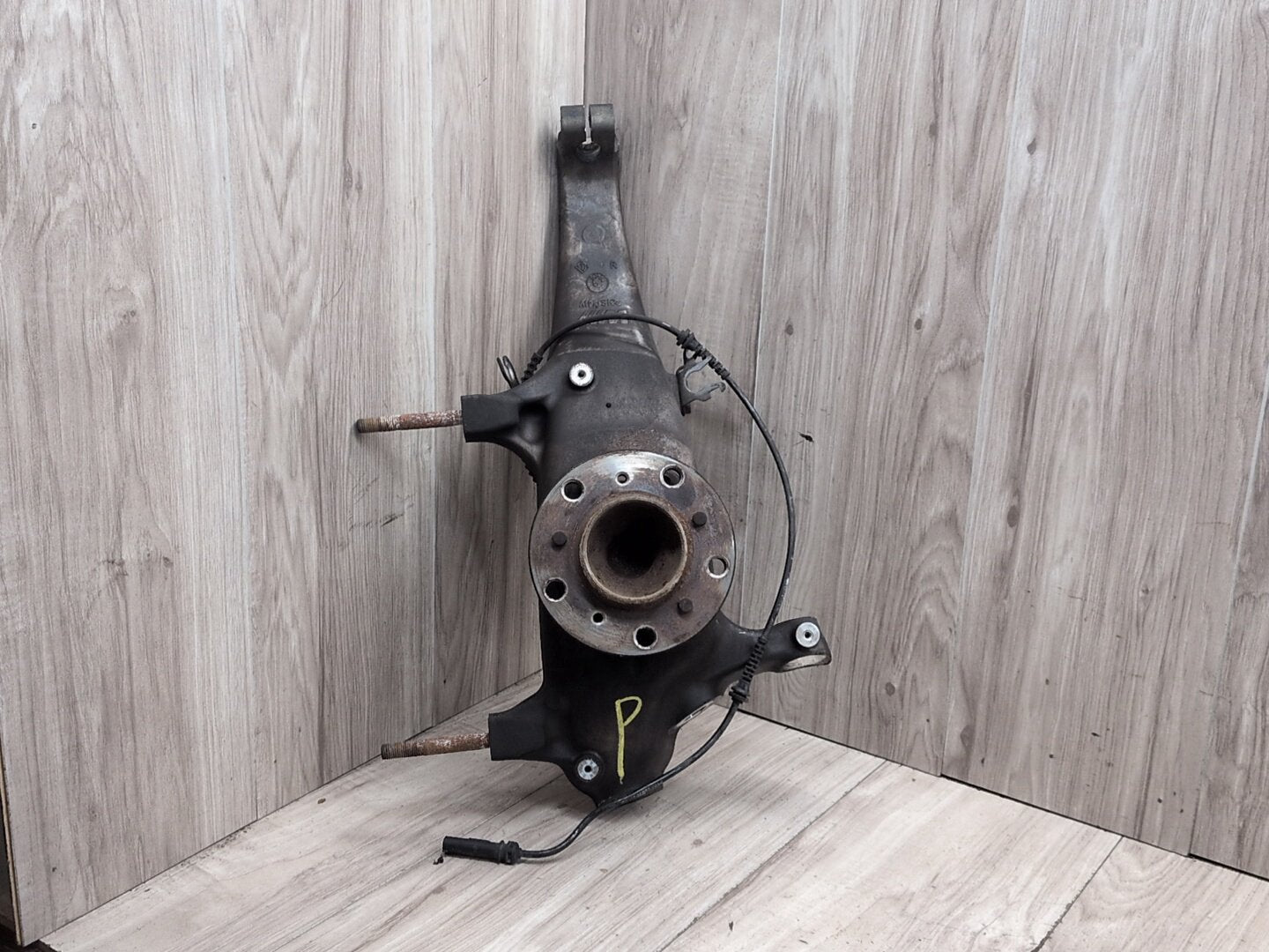 2012-2018 BMW M6 F06 Front Right Passenger Spindle Knuckle w/ Bearing 2284054