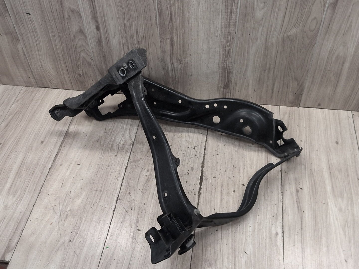 2009-2012 Mercedes-Benz E550 W212 Right Passenger Headlight Bracket 212620022