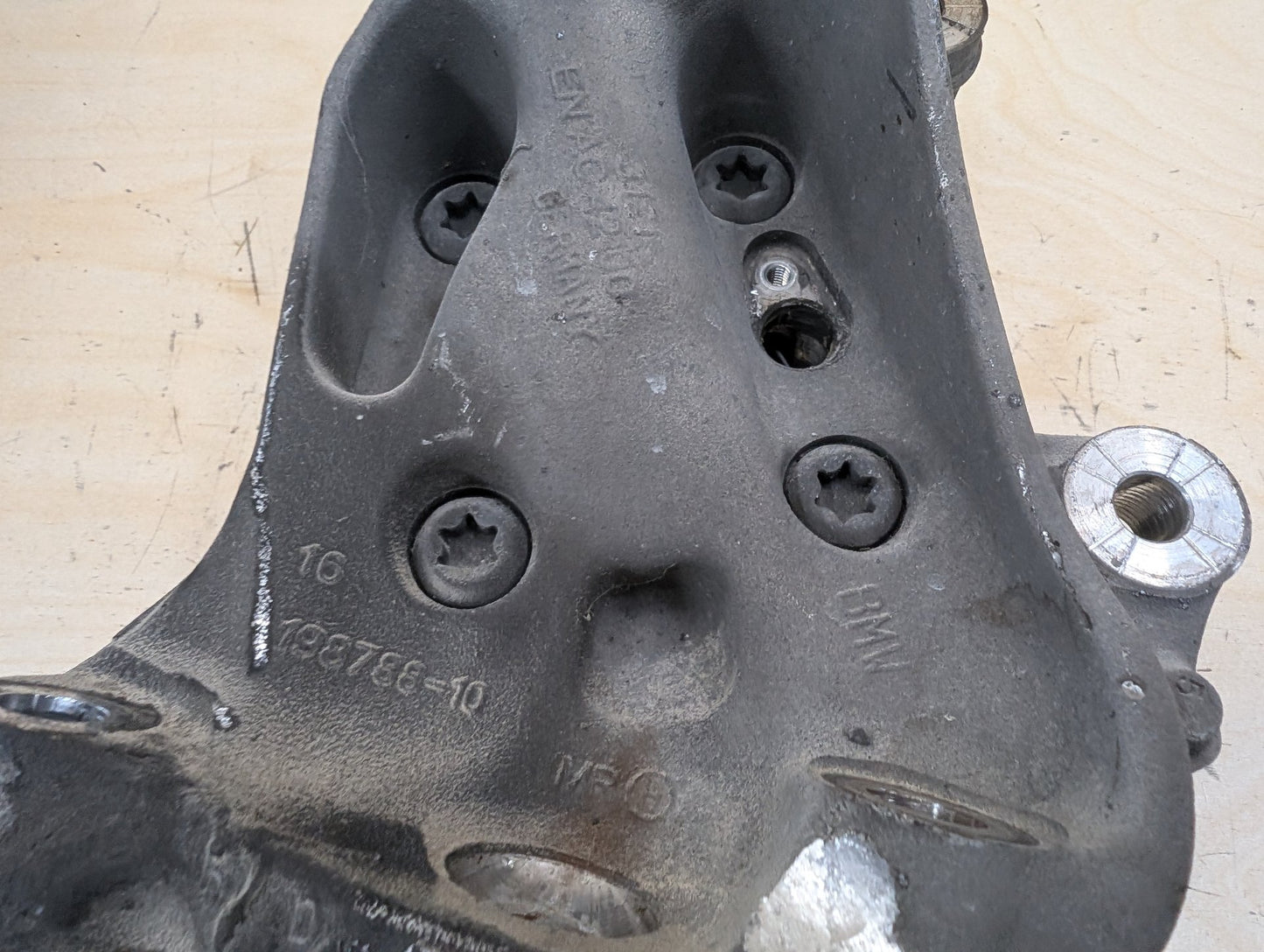 12-18 OEM BMW F30 F31 Sedan RWD Front Right Hub Knuckle Wheel Bearing Carrier