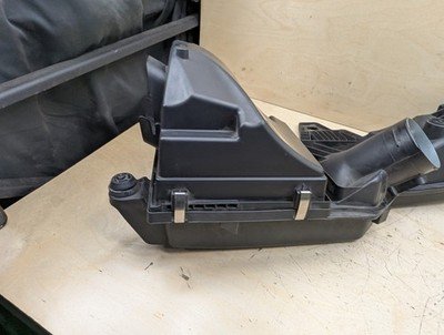 2012-2018 BMW F30 320i N20B20U0 Engine Air Filter Box Assembly 7597589