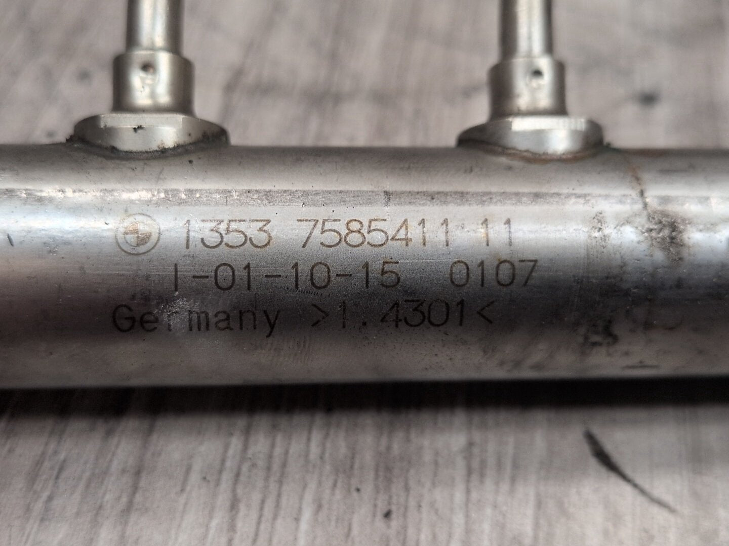 OEM BMW F10 F15 F25 F30 F32 F36 320 328 Engine N20 N26 Fuel Injector Line Rail