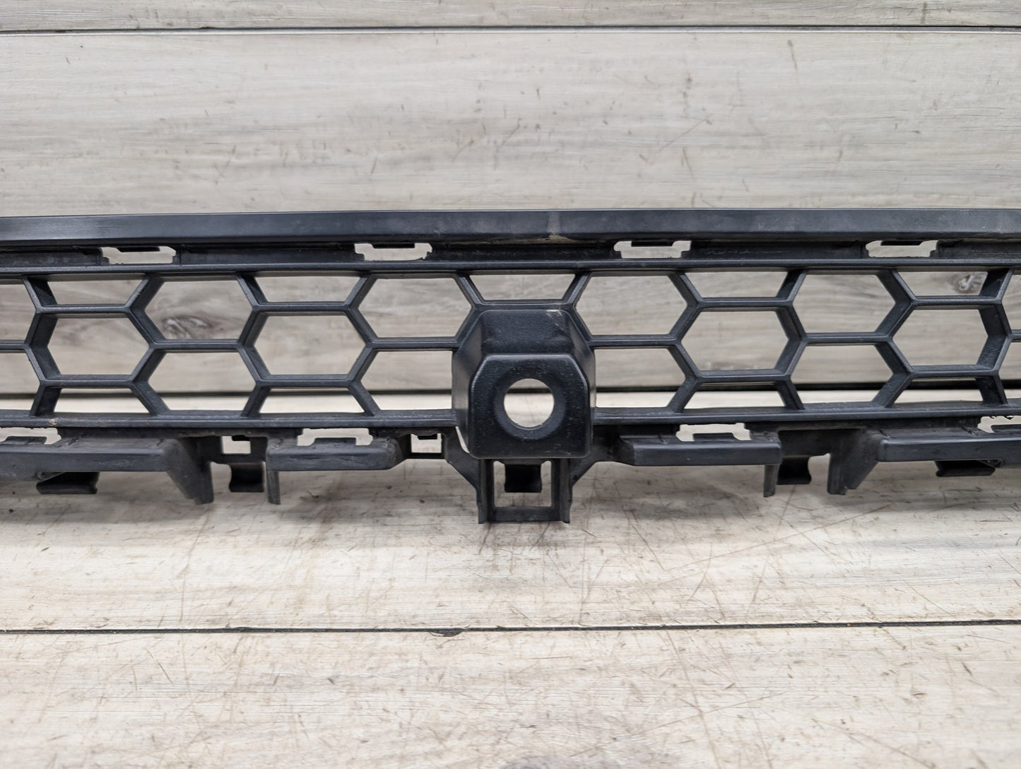 2015 - 2019 BMW X6 F86 Front Middle Center Bumper Cover Grille 8056341 S63B44T2