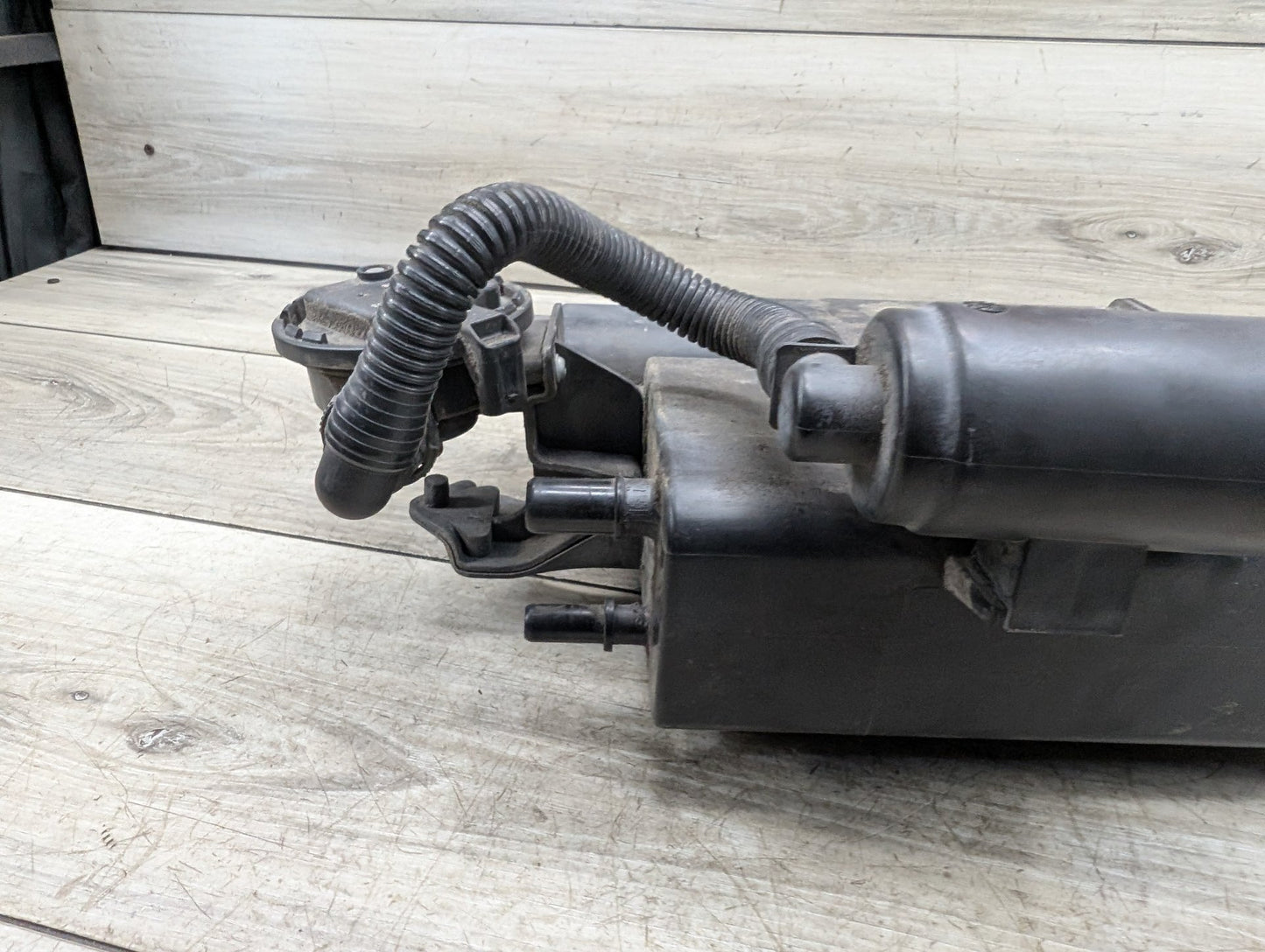 2009-2015 BMW 750Li F02 Fuel Vapor Charcoal Canister 7312781
