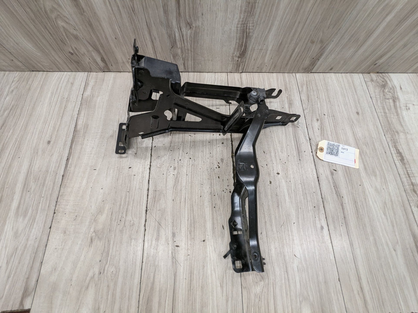 2019 BMW X3 G01 Right Passenger Headlight Bracket 7400114