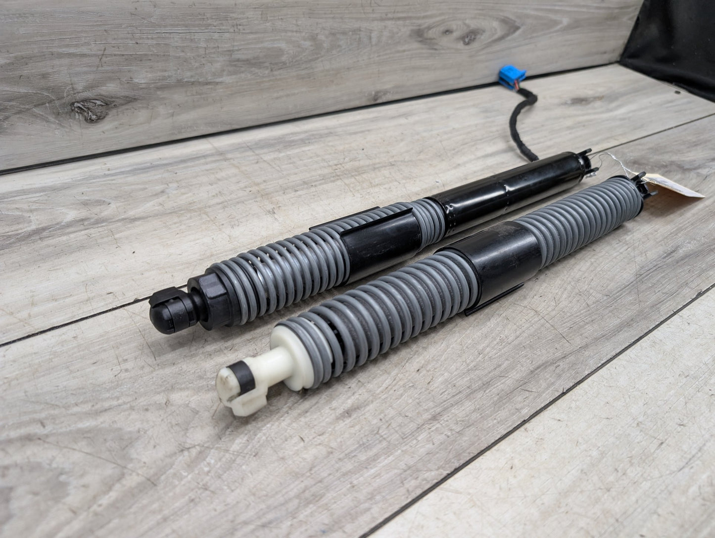 OEM BMW G30 F90 M5 530 540 M550 Rear Right Trunk Tailgate Shock Hatch Strut