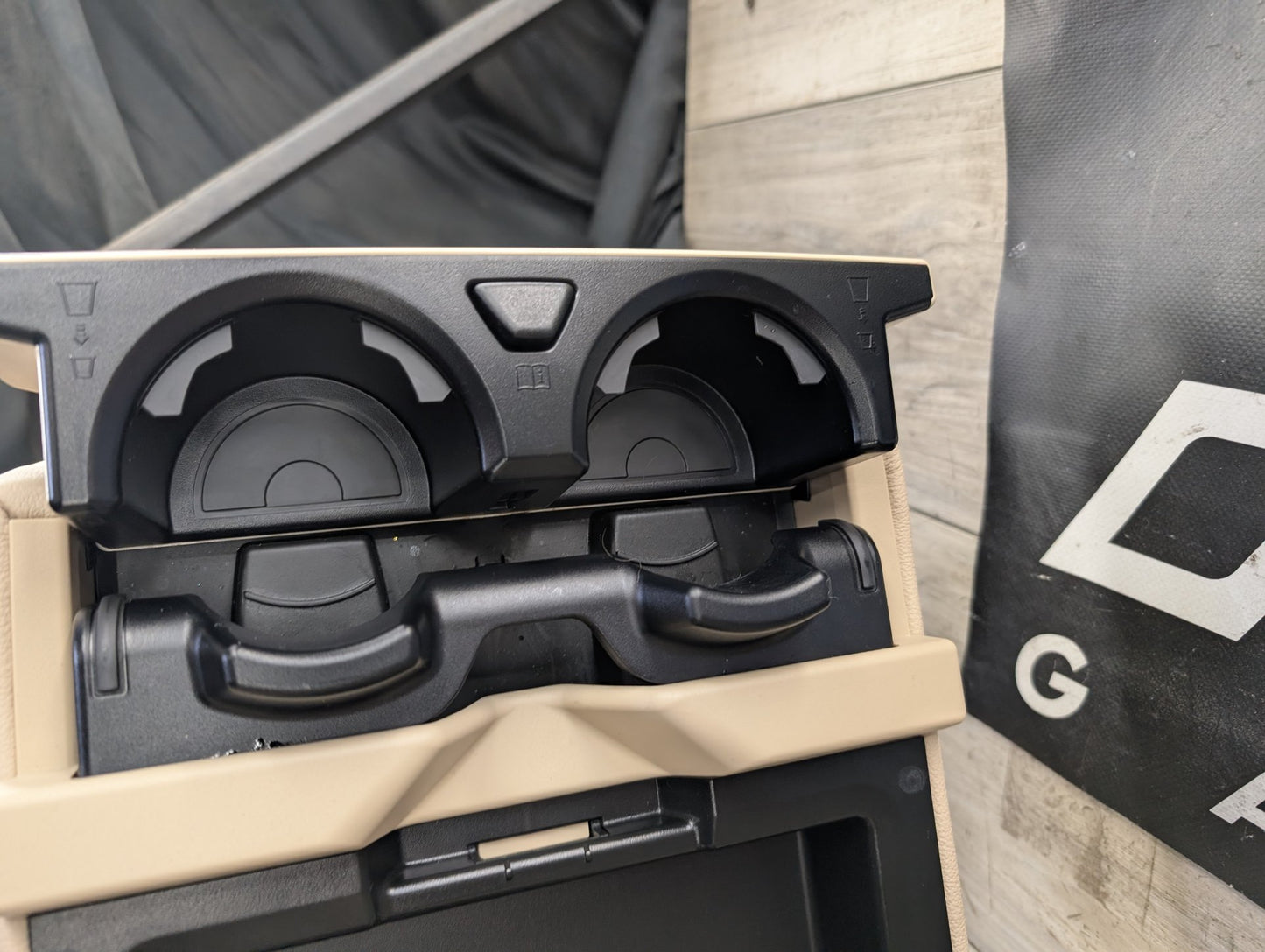 2019-2026 BMW X5 G05 Rear Center Middle Seat W/ Cupholder Armrest Assembly 7499799