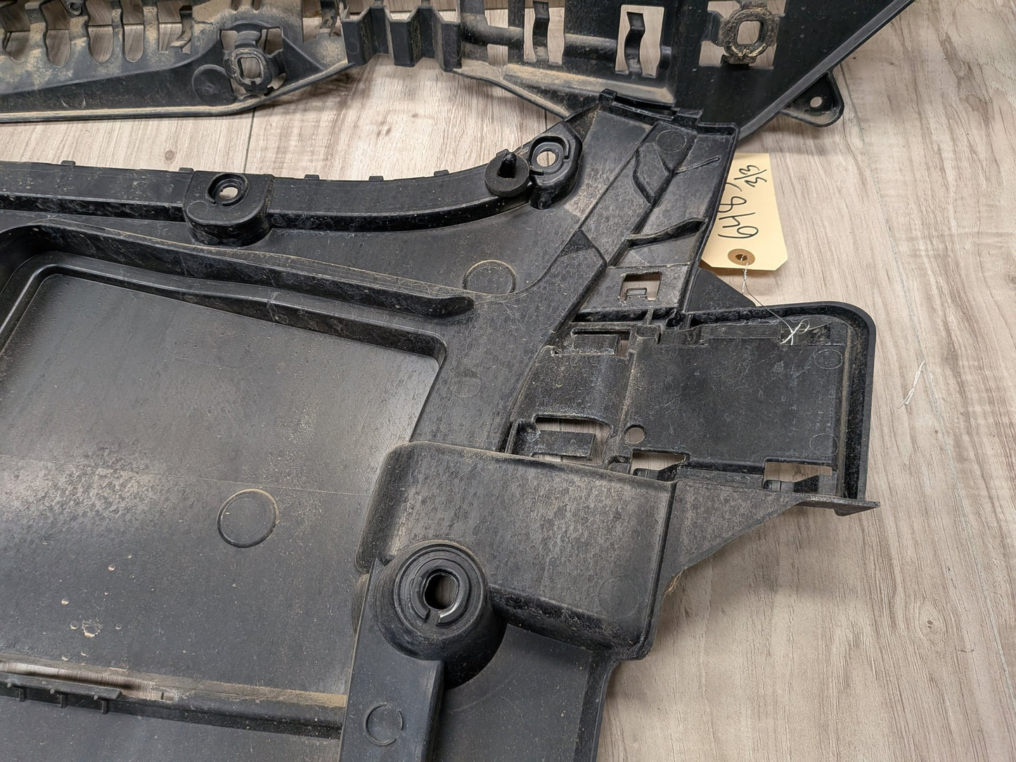 OEM BMW F90 M5 G30 M550 M Sport REAR Center Middle Reinforcement Bracket Mount