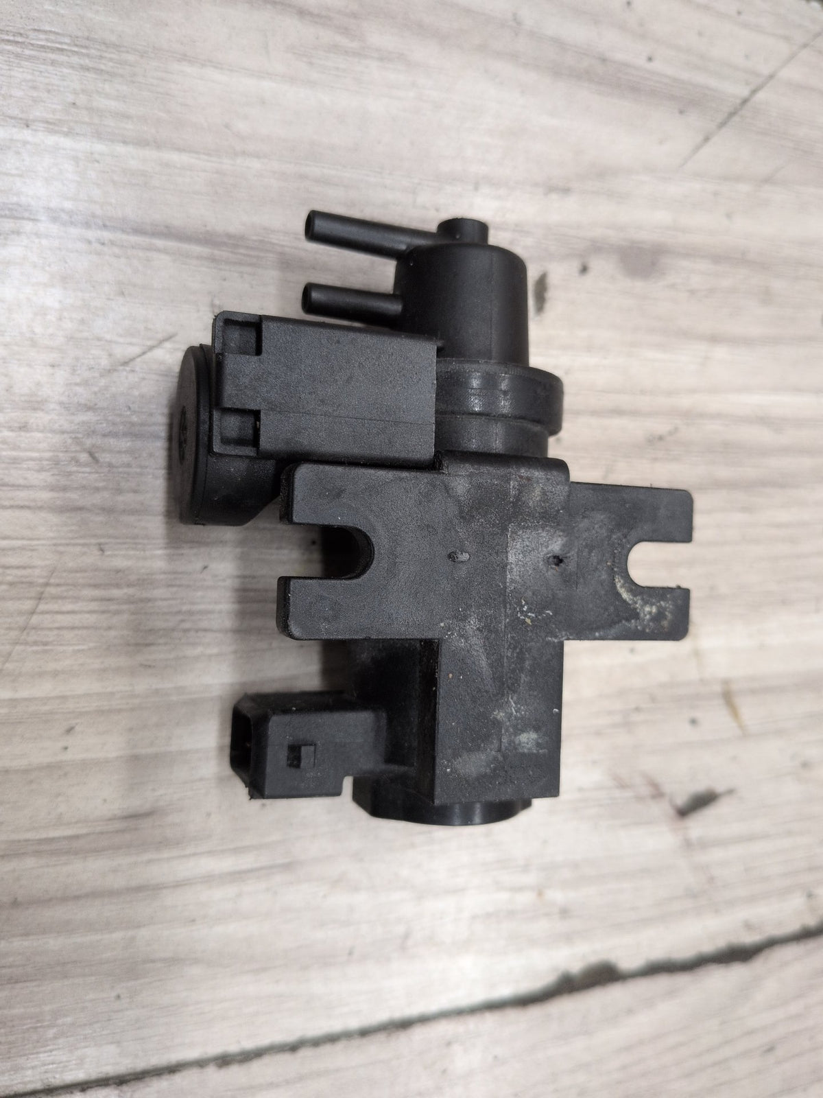 2011-2016 BMW M5 F10 Turbo Boost Pressure Solenoid Valve 7626351