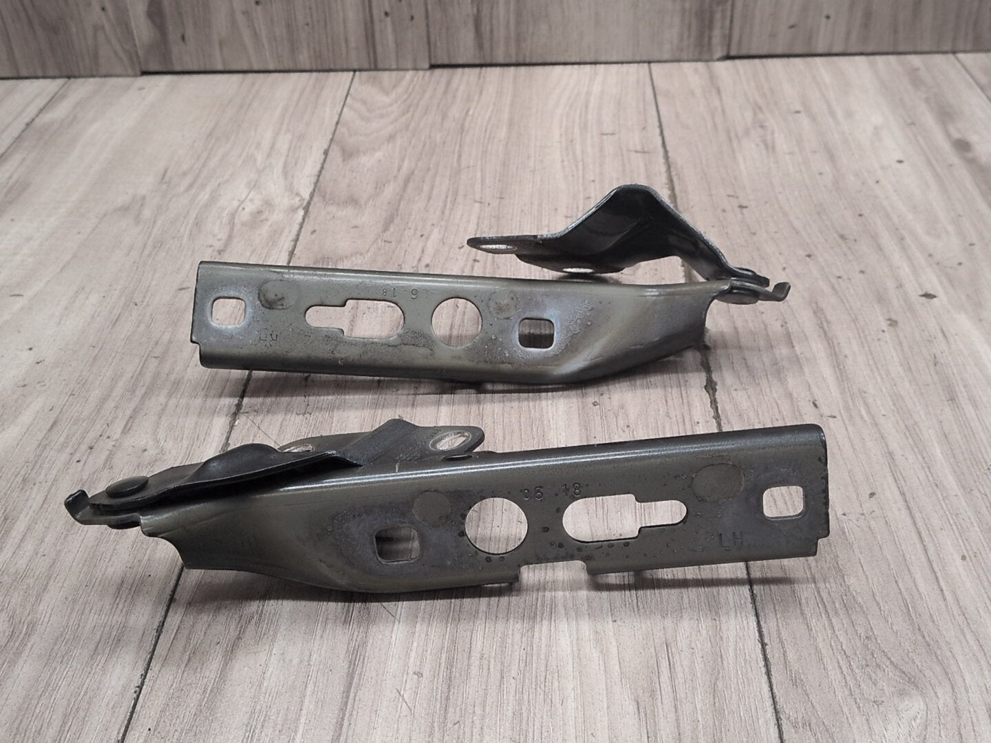 2015-2018 Audi Q3 8U Hood Bonnet Hinges SET 8U0823302
