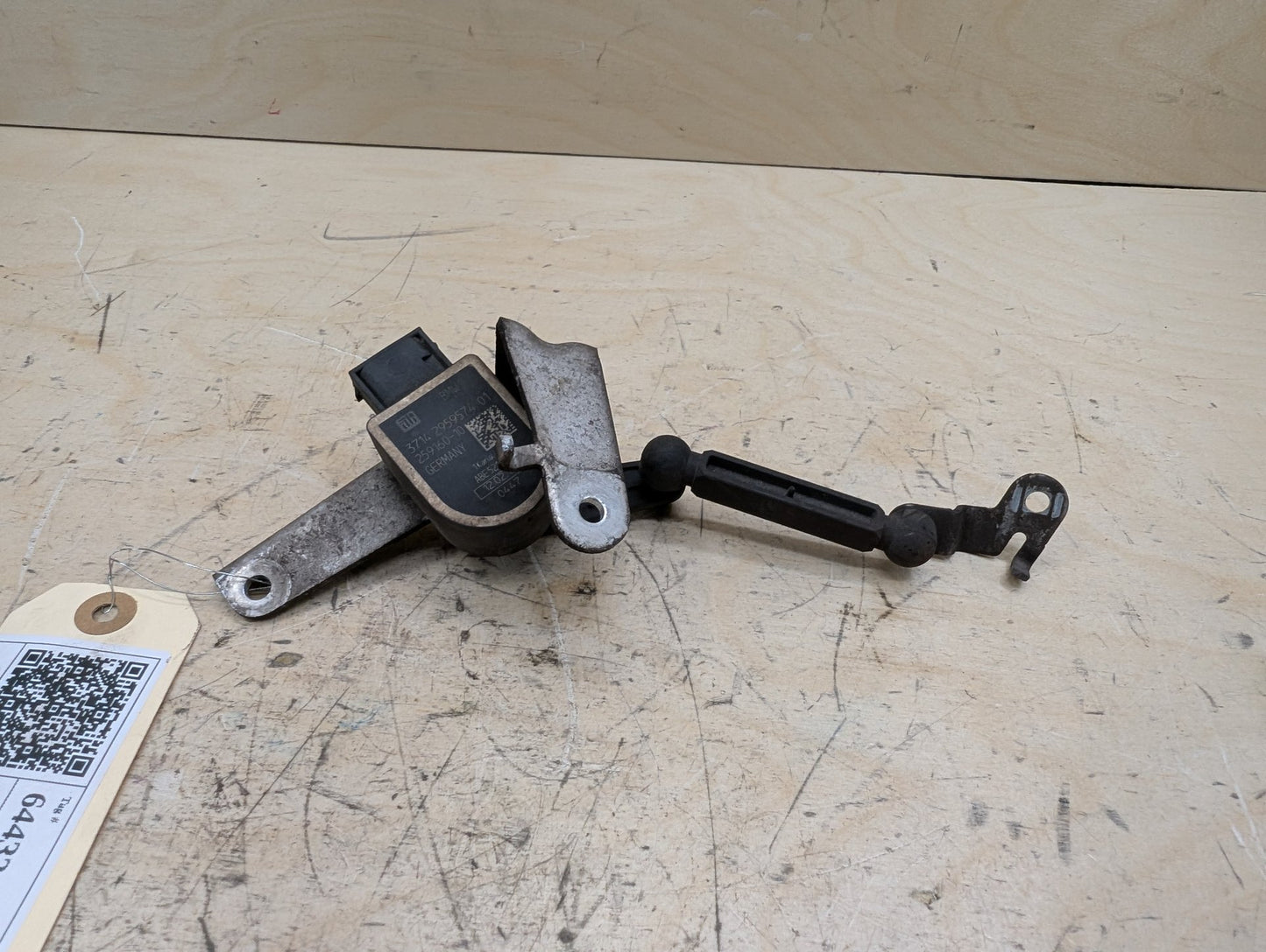 2016-2022 BMW 750i G12 Suspension Height Level Sensor 2959574