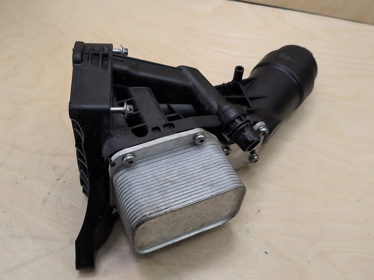 16-20 OEM BMW F22 F30 F32 F36 G01 G30 X3 330 430 Engine B46 Oil Filter Housing