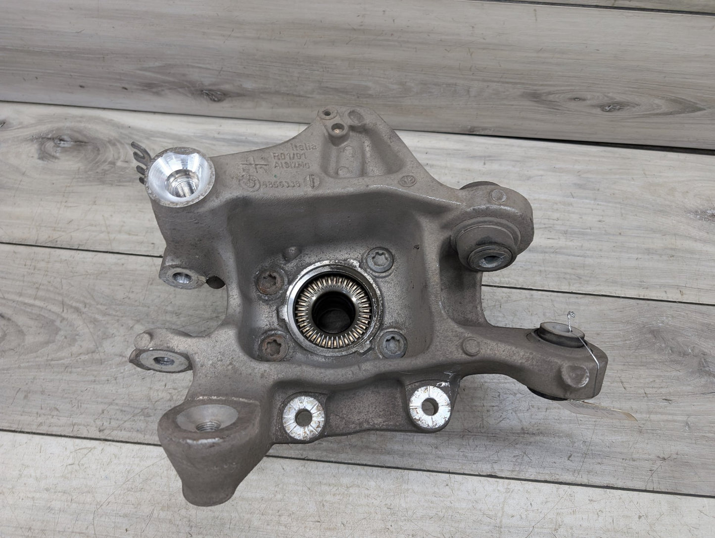 2017-2023 BMW M550i xDrive G30 Rear Right Passenger Spindle Knuckle w/ Bearing 6866338