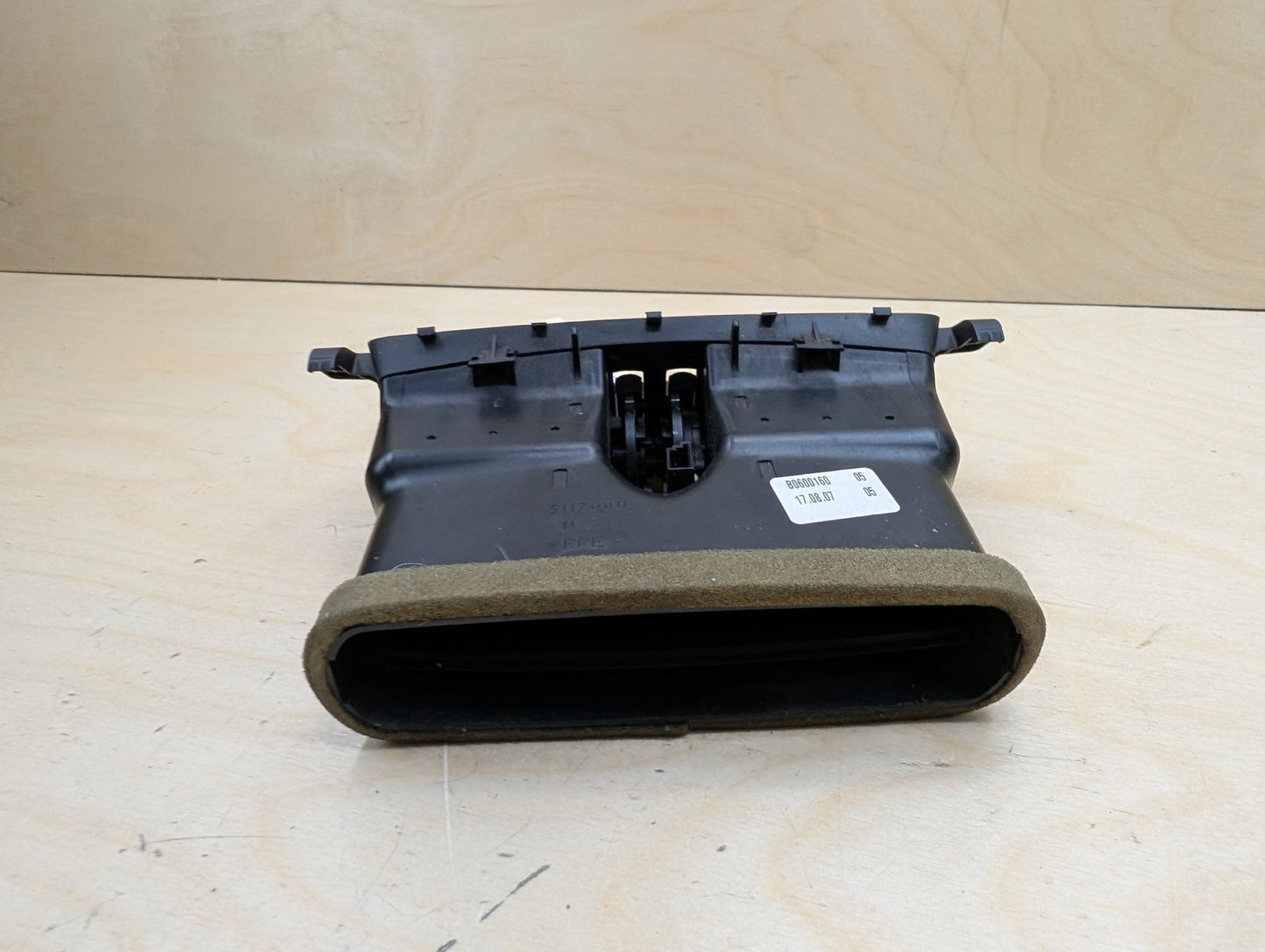 07-13 OEM BMW E92 328 335 Coupe Interior Central Console Rear Vent