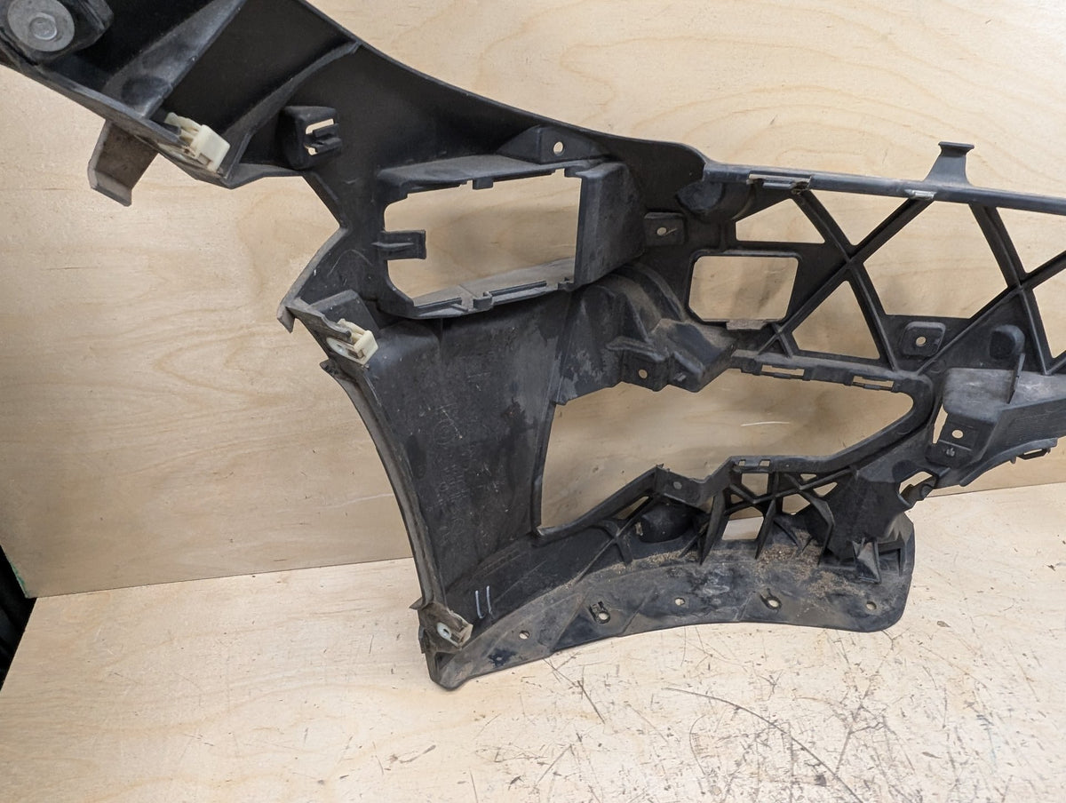 2019-2026 BMW 330i G20 Front Left Driver Fender Bracket 7422247 OEM