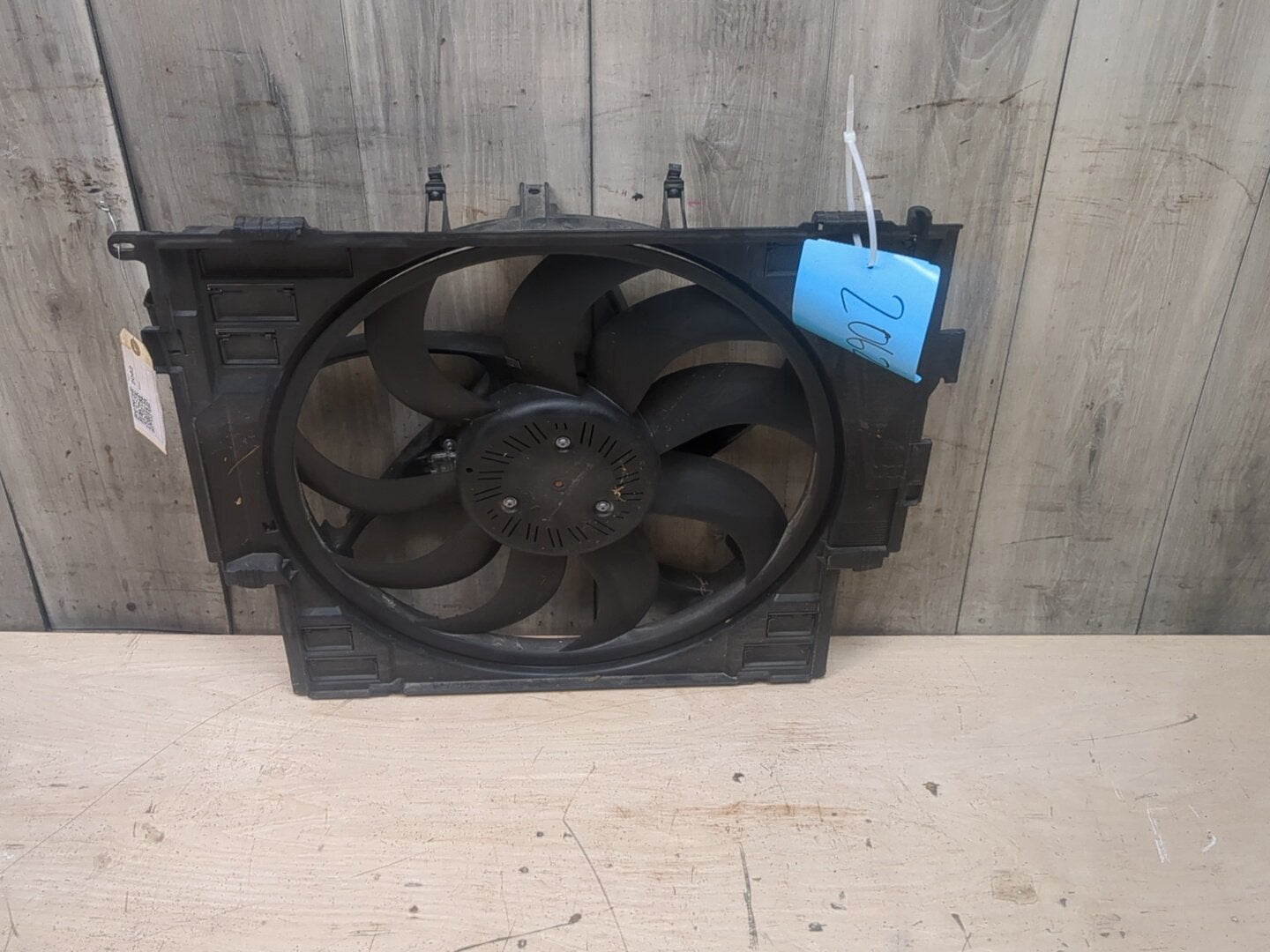 2011 - 2016 BMW 528i F10 Radiator Fan Shroud Housing w/ Motor 8642161 N20B20O0