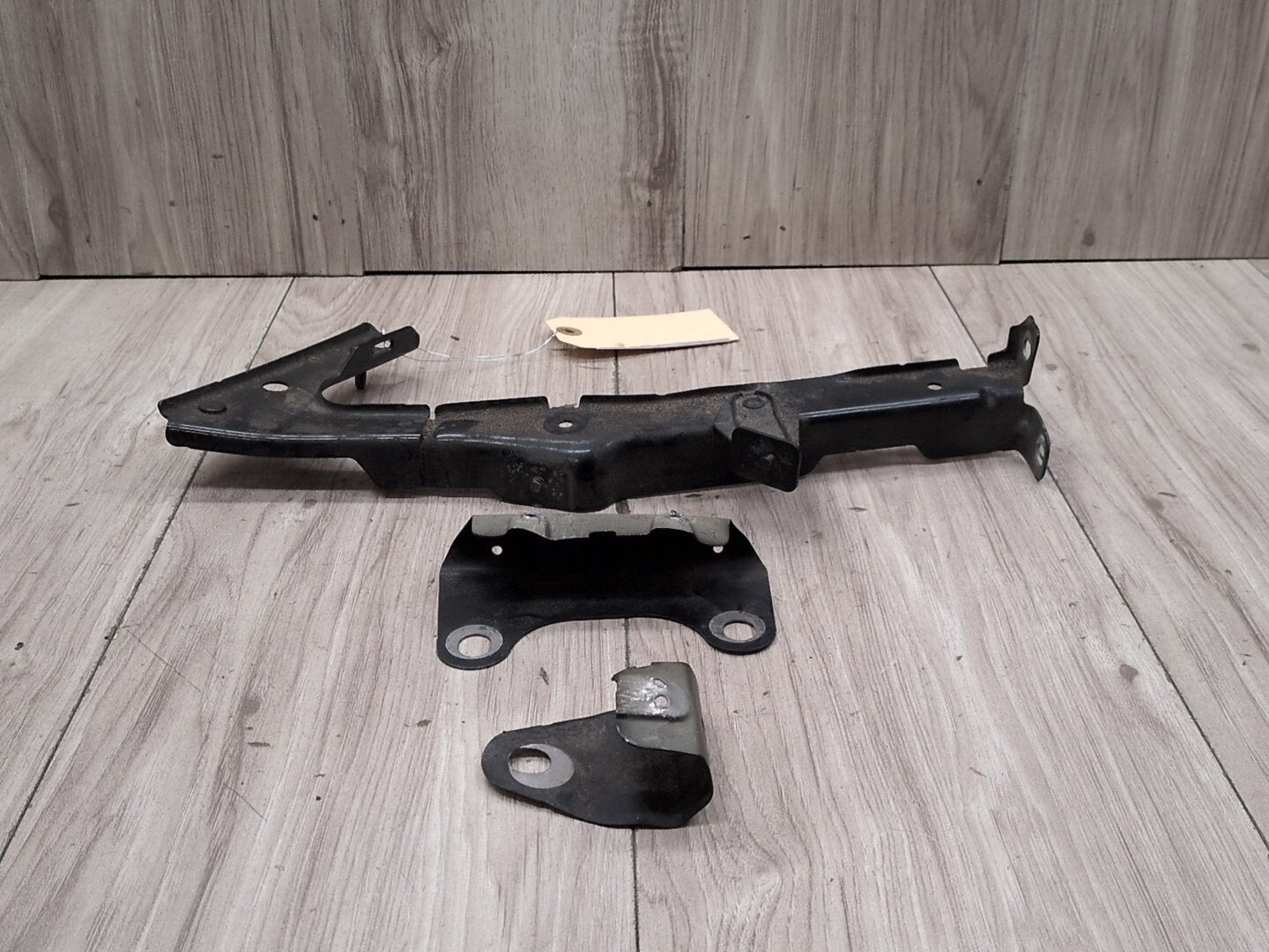 2008 - 2017 Audi S5 8T Front Left Driver Fender Brackets SET