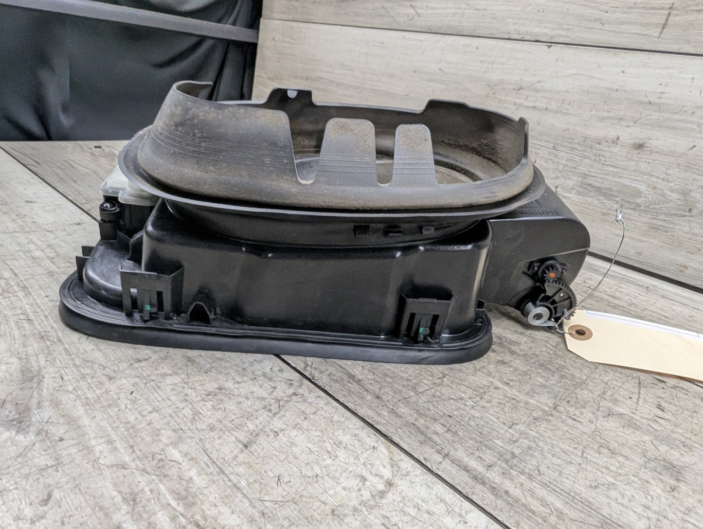 2017-2023 BMW 530i G30 Gas Cover Assembly 7387939