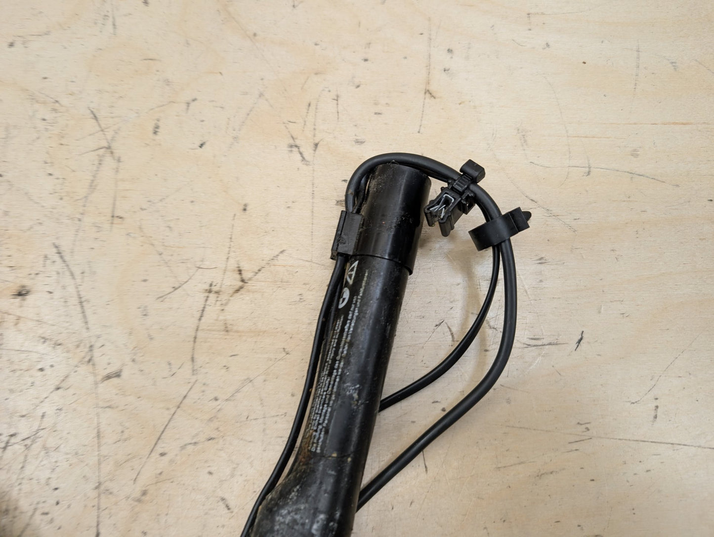 OEM BMW F30 F32 F36 F80 F82 F87 Front Right Passenger Seat Belt Buckle Tensioner