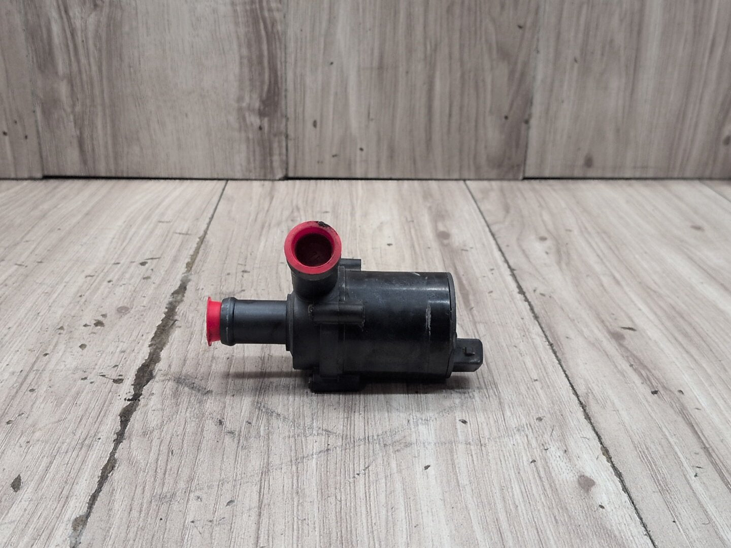 2004-2010 BMW E64 M6 S85B50A Engine Motor Cooling Auxiliary Water Pump 6930550