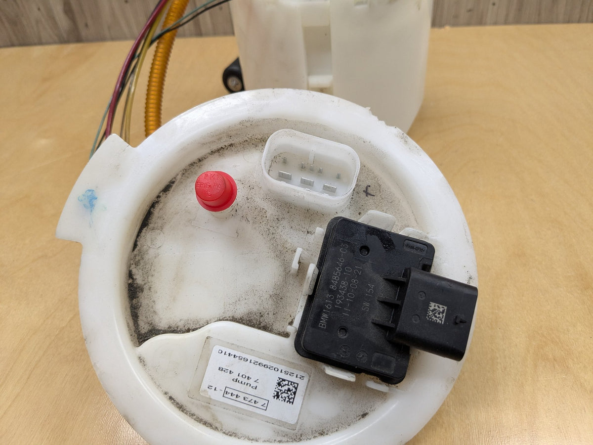 OEM BMW G20 G22 G23 G26 G42 330 M340 430 M440 Gas Tank Mounted Sending Fuel Pump