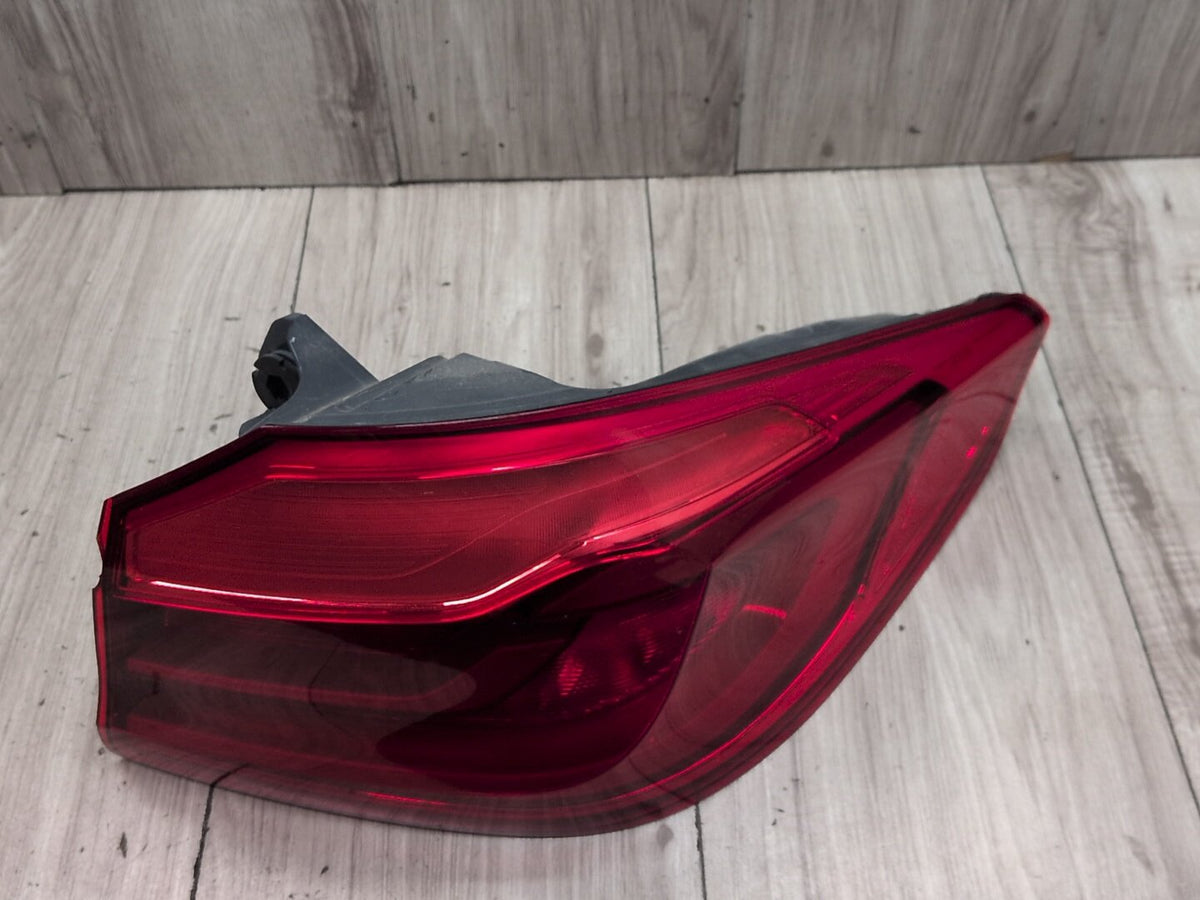 17-20 OEM BMW F90 G30 530 540 M550 M5 Rear Passenger Side Outer Tail Light
