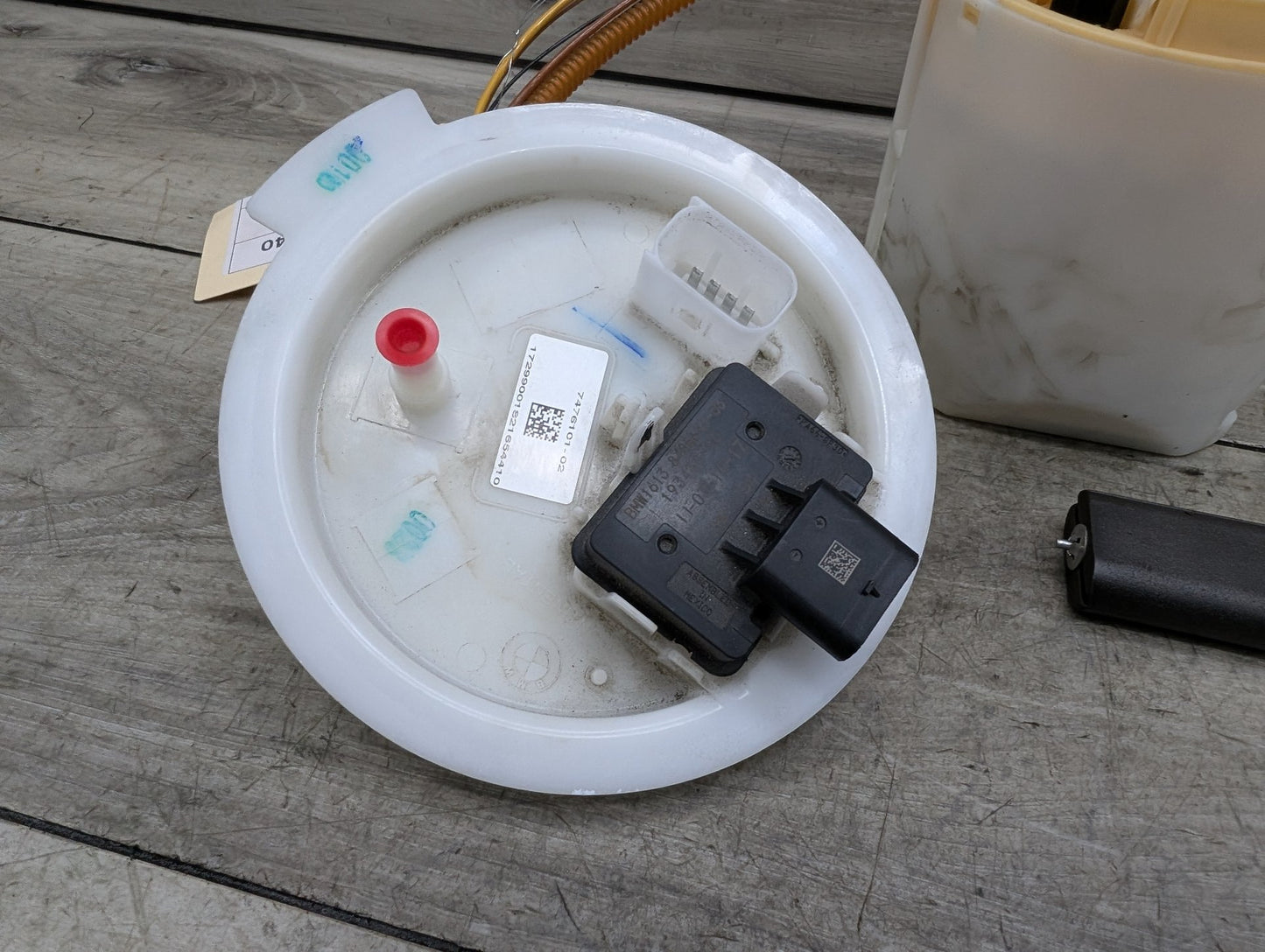2017-2023 BMW 530i G30 Fuel Gas Tank Sending Unit Assembly 7476101